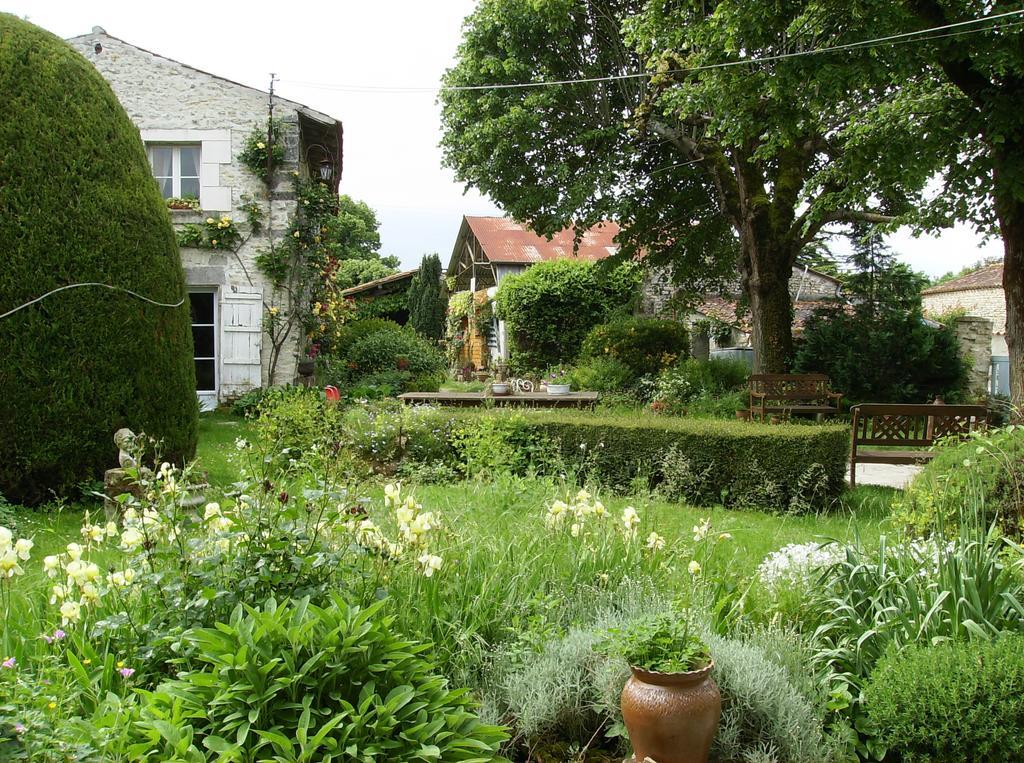 Bed and Breakfast A L'Antan - La Ferme D'Octave Saint-Hilaire-de-Villefranche Exterior foto