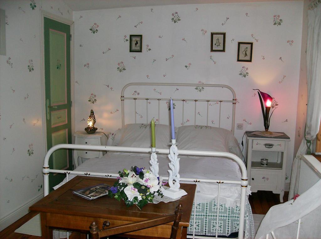 Bed and Breakfast A L'Antan - La Ferme D'Octave Saint-Hilaire-de-Villefranche Habitación foto